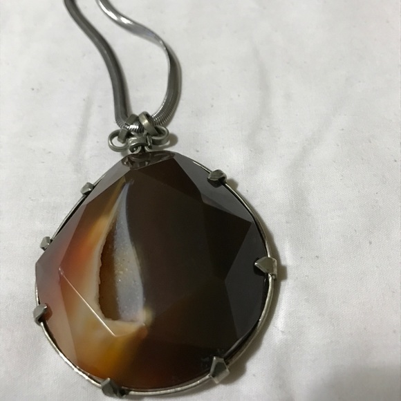 Agate and silver pendant in a silver chain. - Picture 5 of 8